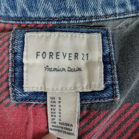 Forever21 premium denim Spike shoulder back distressed Jean jacket size Small - Picture 10 of 10